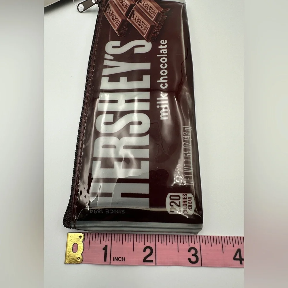 NWT Hershey’s 2 Piece Set Zipper Bag And Chocolate Lip Balm With Keychain New